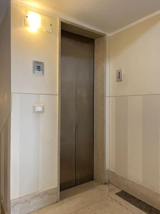 Апартаменти Attico In Piazza Matteotti Дезенцано-дель-Гарда Екстер'єр фото